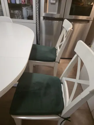 Mesa comedor extensible y 4 sillas