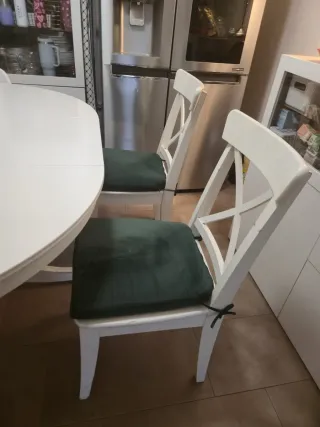 Mesa comedor extensible y 4 sillas