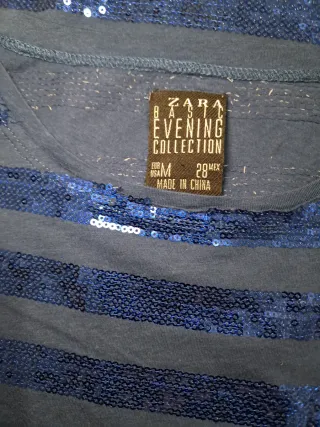 Blusa azul con rayas de lentejuelas