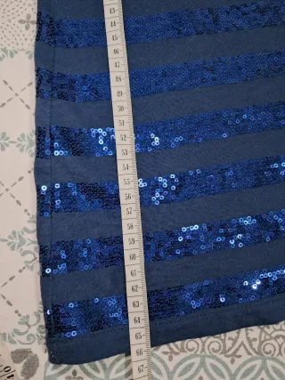Blusa azul con rayas de lentejuelas