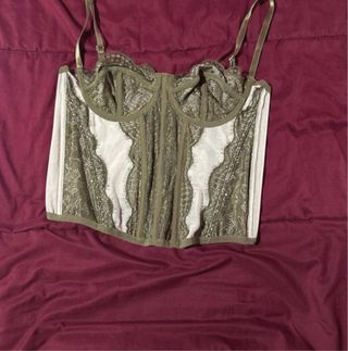 Corsé verde y blanco con encaje