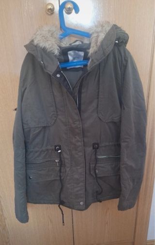 Chaqueta parka Bershka verde militar Talla S
