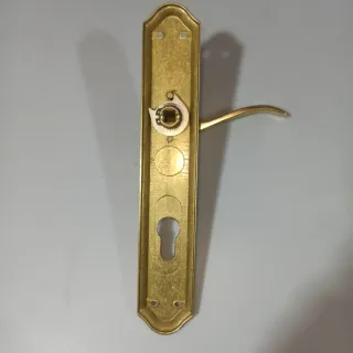 Manilla de puerta dorada con bocallave dé 85mm