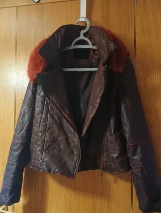 Cazadora polipiel con cuello pelo sintético