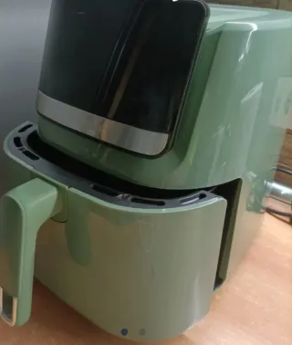 Freidora de aire verde