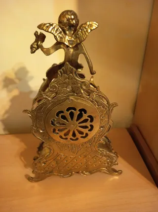 Reloj de sobremesa de bronce antiguo