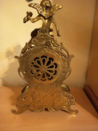 Reloj de sobremesa de bronce antiguo