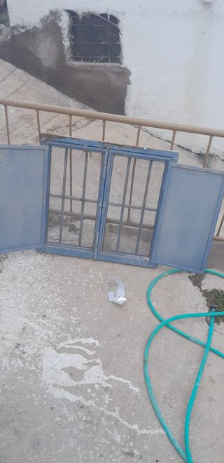Ventana hierro doble hoja con reja