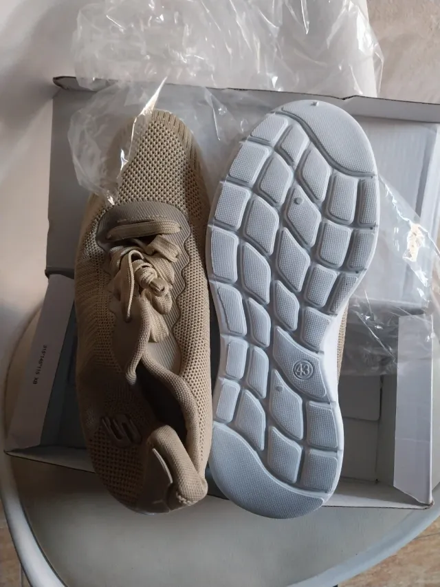 Zapatillas caballero beige talla 43 nuevas