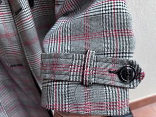 Chaqueta Stradivarius cuadros gris y rojo