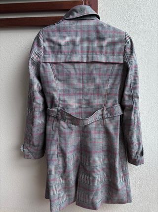 Chaqueta Stradivarius cuadros gris y rojo