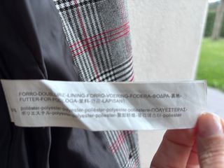 Chaqueta Stradivarius cuadros gris y rojo