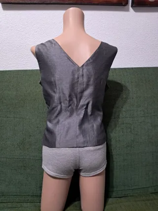 Blusa de cóctel plateada con pedrería