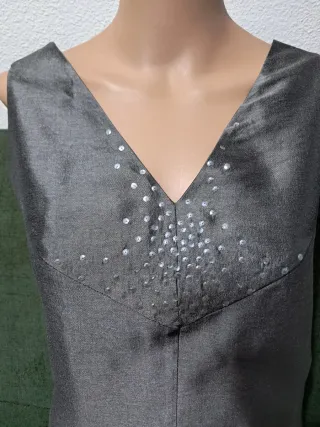 Blusa de cóctel plateada con pedrería