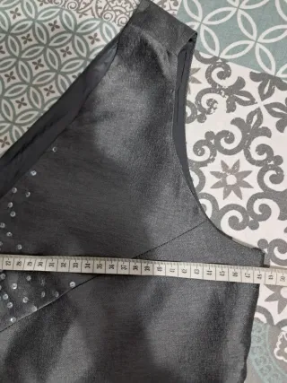 Blusa de cóctel plateada con pedrería