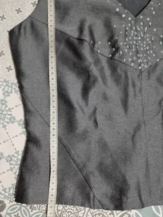 Blusa de cóctel plateada con pedrería