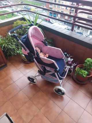 Silla de muñecas rosa y azul