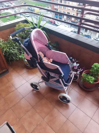 Silla de muñecas rosa y azul