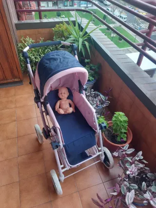 Silla de muñecas rosa y azul