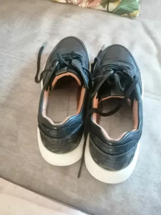 Zapatillas de piel negras