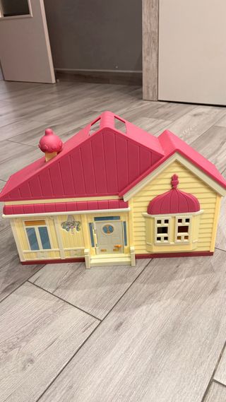 Casa de Bluey con 6 figuras