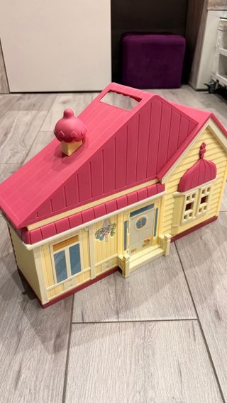 Casa de Bluey con 6 figuras