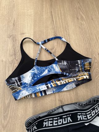 Conjunto deportivo Reebok: leggings y top
