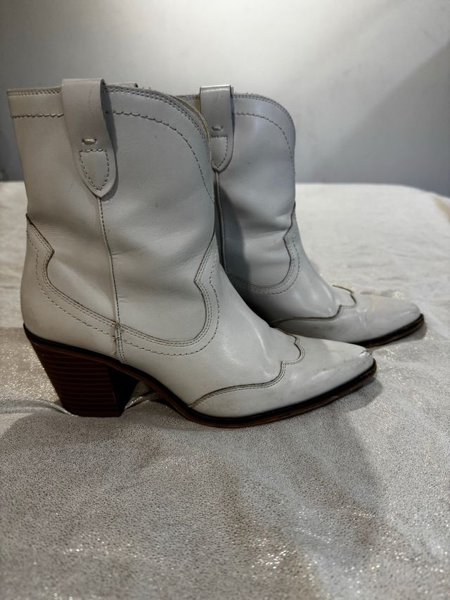 Botines blancos tacón