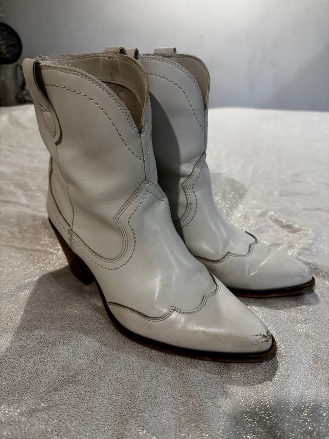 Botines blancos tacón