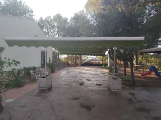 Toldo verde de tela para exterior