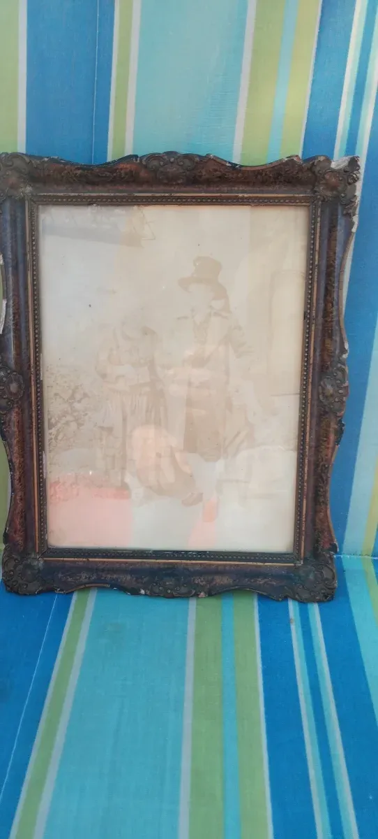 Foto antica con cornice decorata