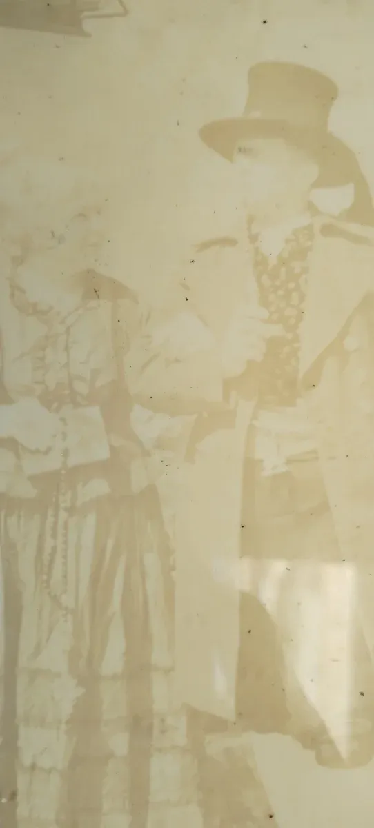 Foto antica con cornice decorata