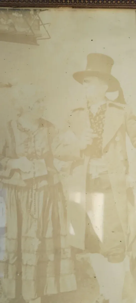 Foto antica con cornice decorata