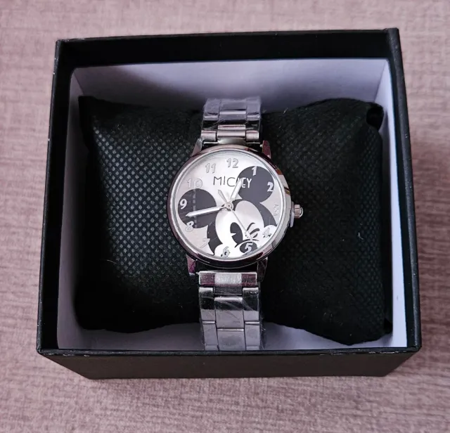 Relojes Hello Kitty y Mickey Mouse