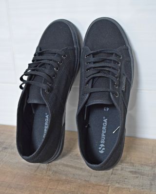 ZAPATILLAS SUPEGA MODELO NYLU - NEGRAS - Talla 43