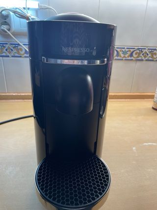 Cafetera Nespresso Vertuo Plus Negra