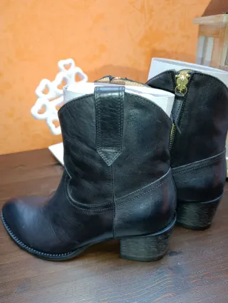 Stivaletti pelle e cuoio Carla G. Donna Neri Nuovi