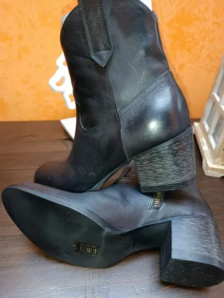 Stivaletti pelle e cuoio Carla G. Donna Neri Nuovi