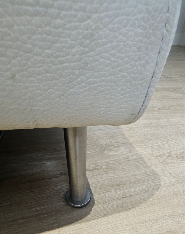 Sofá blanco crema de  piel de Habitat