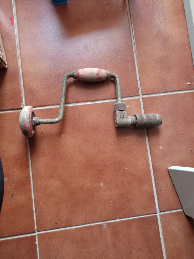 Trapano manuale antico