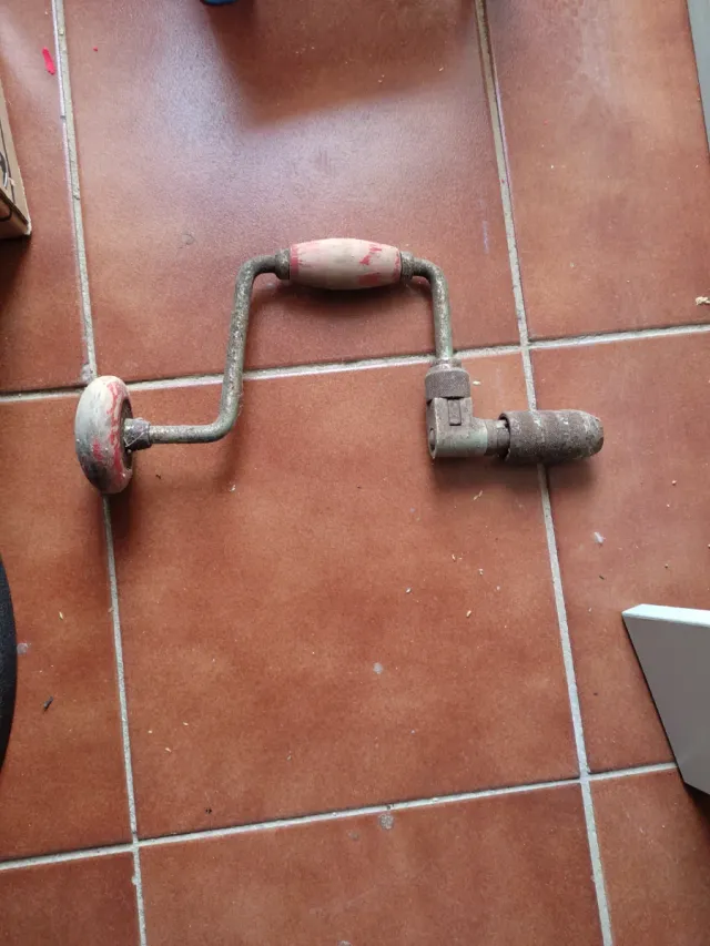 Trapano manuale antico