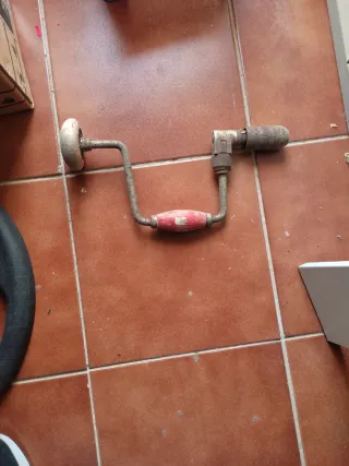 Taladro manual antiguo