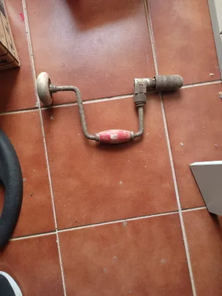 Taladro manual antiguo