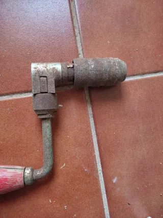 Taladro manual antiguo