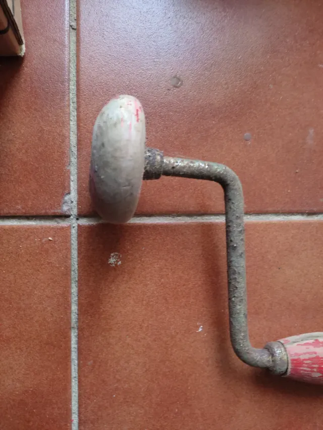 Trapano manuale antico