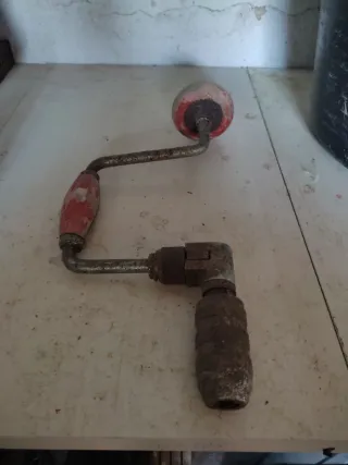 Taladro manual antiguo