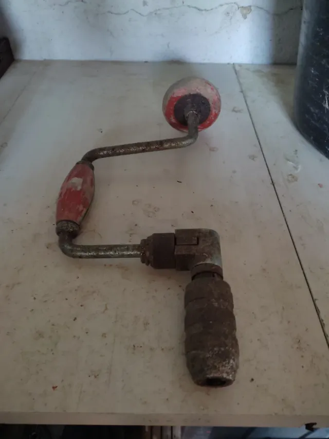 Trapano manuale antico