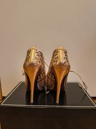 Scarpe oro con lacci