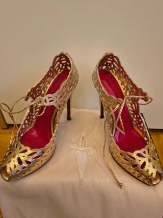 Scarpe oro con lacci