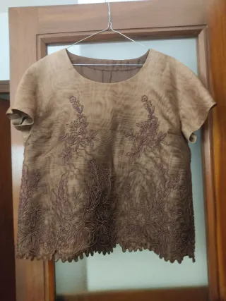 Blusa de vestir con bordados